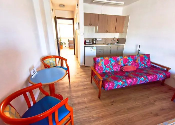 Petalmo City * Ларнака